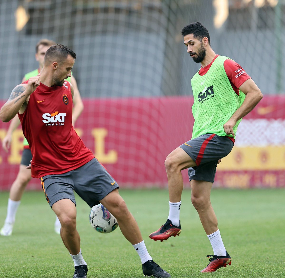 Galatasaray's tweet photo. 📸 Lions started preparing for Gaziantep FK clash with today’s training. #GSvGFK https://t.co/udx89DBBEr
