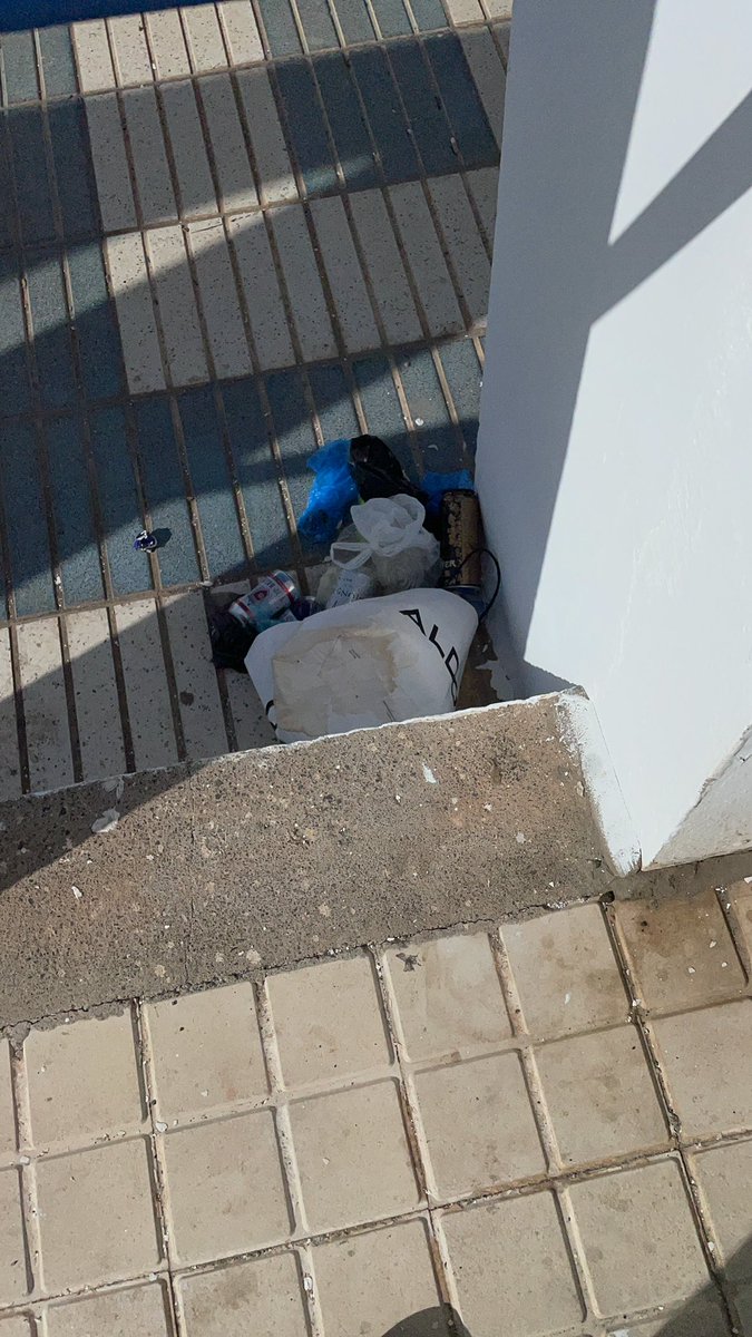 Lobritcos88's tweet photo. Seguimos con montañas de basura cerca de C.C. Playmar! 
Duna Flor Verde!🤮🤮🤮🤮🤮🤮
Campo Internacional, Maspalomas!
Los ocupas y turistas llenan de basuras nuestras calles y el @AytoSBT no hace nada!
@GranCanariaCab @tvcanaria @RTVCes @canarias7 https://t.co/ciy3pGUCZb