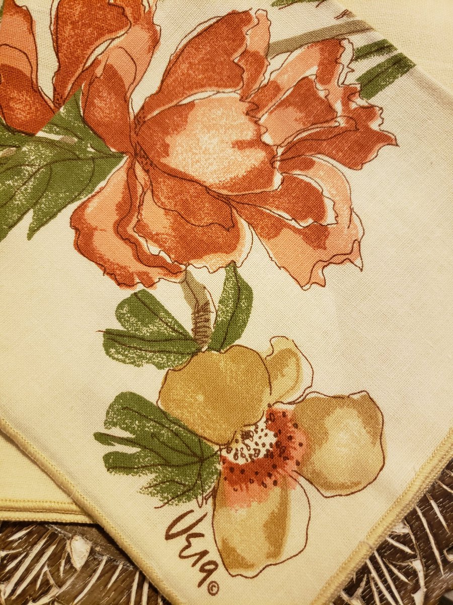 glam_tea's tweet photo. Who doesn't love Vintage Vera Wang!  Lovely luncheon napkins.  Shop for other Bespoke, Vintage, Salvage @ https://t.co/PH6lQxUK7k 💕 

#vintageverawang #vintageluncheonnapkins #vintagehostessgift 
#vintagecottage https://t.co/1EtUdJ8MiF