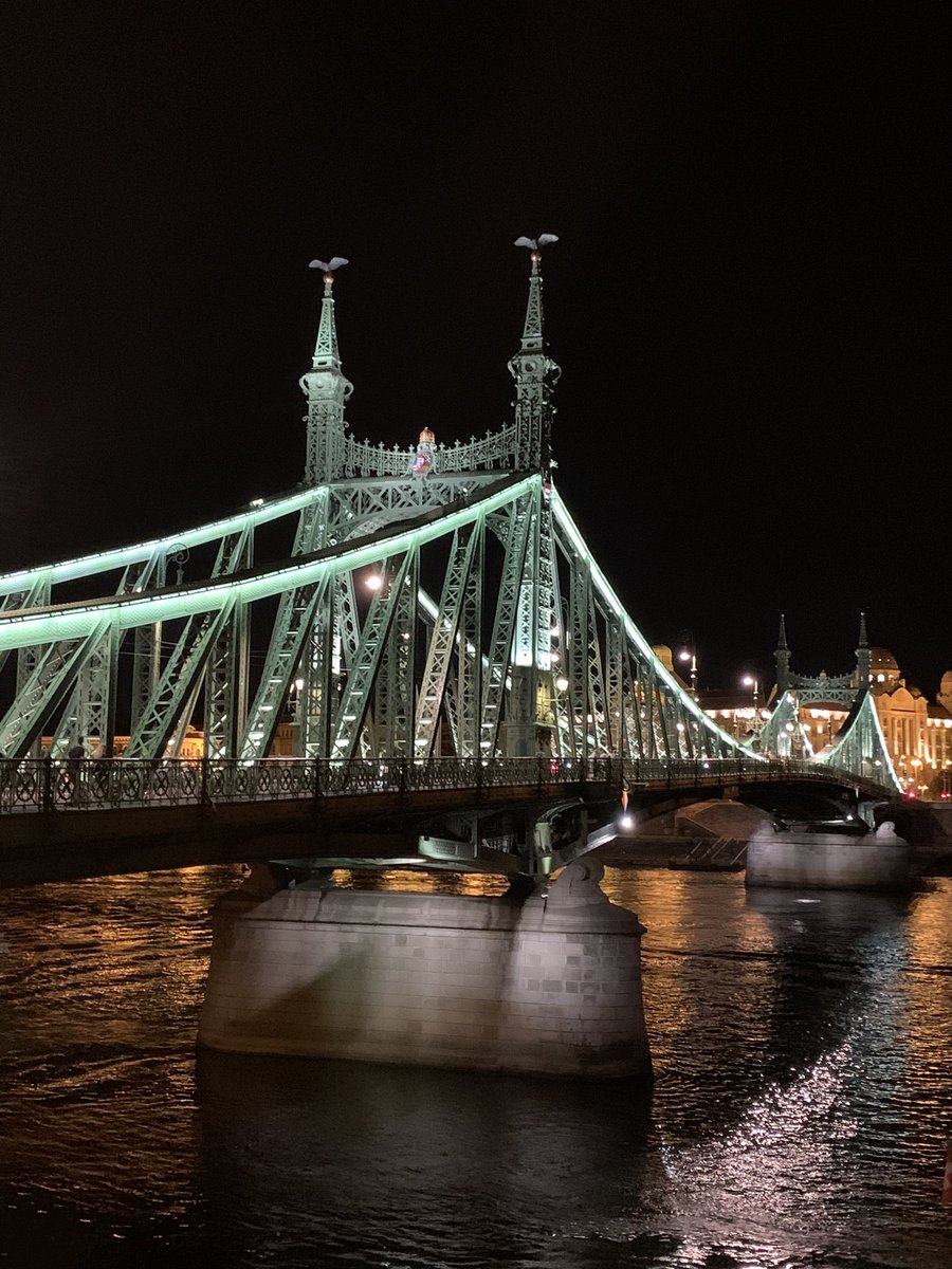 #HeritageFutures is in Budapest for #EAA2022! Catch us tomorrow at 2pm w/ Archaeology as Study of the #Future #S241 featuring <a href="/CorneliusKalmar/">Cornelius Holtorf</a> <a href="/GWollentz/">Gustav Wollentz</a> <a href="/FCriadoBoado/">Felipe Criado-Boado</a> &amp; more!
📸 <a href="/emilyhanscam/">Dr Emily Hanscam</a>