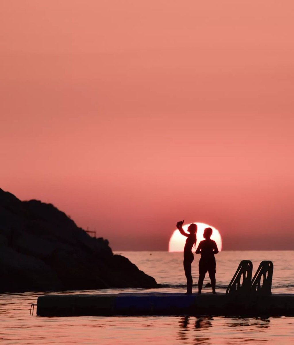 Make a wish 🤞🏻
#sunset #sunsetlovers #sunsetphotography #goodbyeAugust #lebanon #ThePhotoHour #StormHour #loveit