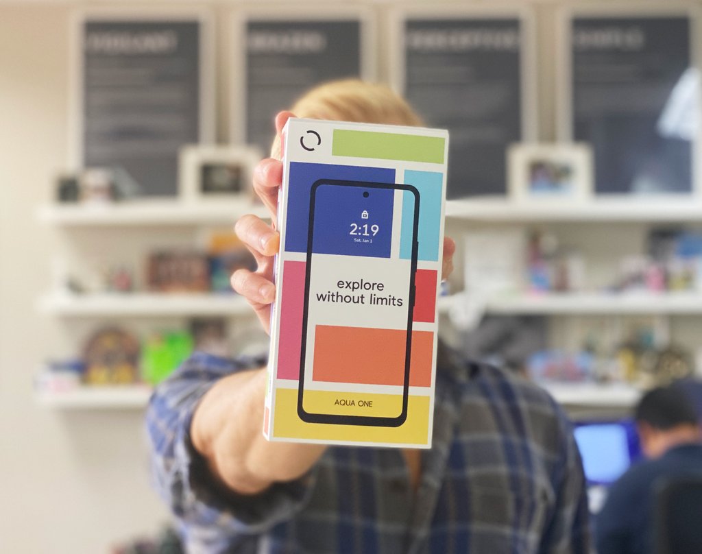 cyberdiveco's tweet photo. We have BIG news! We’ve shipped our first #AquaOne pre-orders!
What started as an idea scrawled on a whiteboard a year and a half ago is now the fully functional, monitored #smartphone for kids that's in this box!
Check out our blog to learn more! 👇
https://t.co/hErafIxpna https://t.co/z1Bei7jOKP