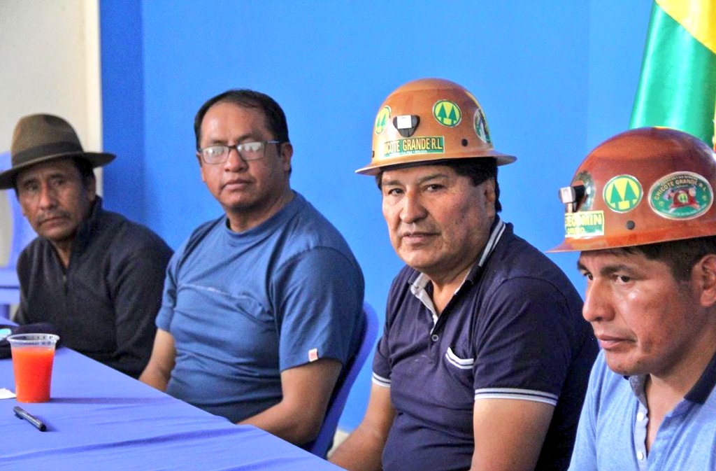 evoespueblo's tweet photo. Nos reunimos con el alcalde de Colquiri, Juan Carlos Guzmán, dirigentes de cooperativas mineras, CSUTCB, Bartolinas, asambleístas y concejales para debatir y reflexionar políticamente junto a hermanos mineros que nos inspiran y ayudan a renovar nuestro compromiso por la Patria. https://t.co/9bmEZSJAVs