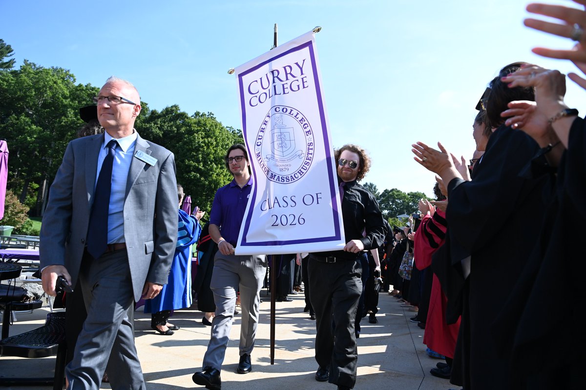 CurryEdu's tweet photo. On Monday morning, over 500 new students marched from the Academic Quad to Westhaver Park, flanked and greeted by lines of clapping end excited faculty and staff for the New Student Academic Convocation.

Read the story: https://t.co/zKOEXCKbu0 https://t.co/U5lVtSAa2X