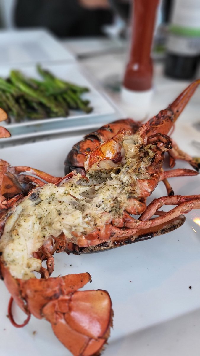 DebbiedeVlugt's tweet photo. Mijn bonusmama uit Australië is over (met mijn vader) en laat die nou gek zijn op gegrilde kreeft..... #Bigreenegg https://t.co/2zNJfE6EQm