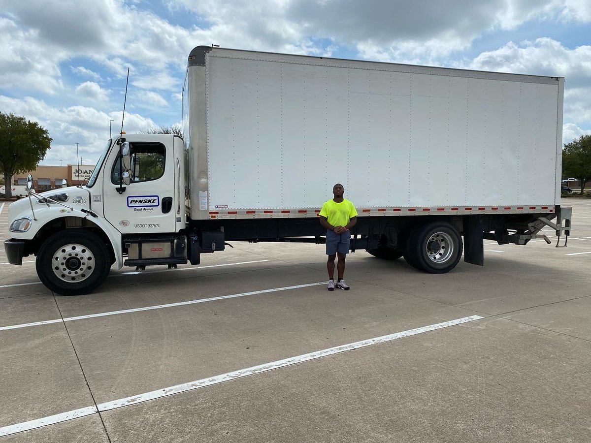 Bigtune95's tweet photo. I’m Not Even Going To Talk Just Show The World We All Got Talent (BUT WHO ACTUALLY HAS WORK ETHIC)‼️

10 PUSH-UPS THEN PUSHED A 24FT BOX TRUCK ‼️

At my 9 to 5 Grinding Both Ways ‼️💪🏾
#routerunning #explosivereceiver #fastrunner #explorepage #viral #professionalfootball https://t.co/DpvqAxoQ4Q