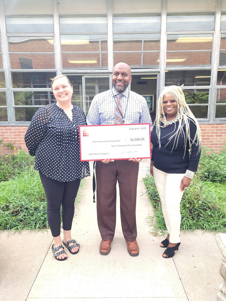 ALC_AustinISD's tweet photo. Thank you, @AustinEdFund for supporting our "Teaching through Community" project! #InspiretheFuture #AltEd #Wechangelives https://t.co/ZXei8B8Afv