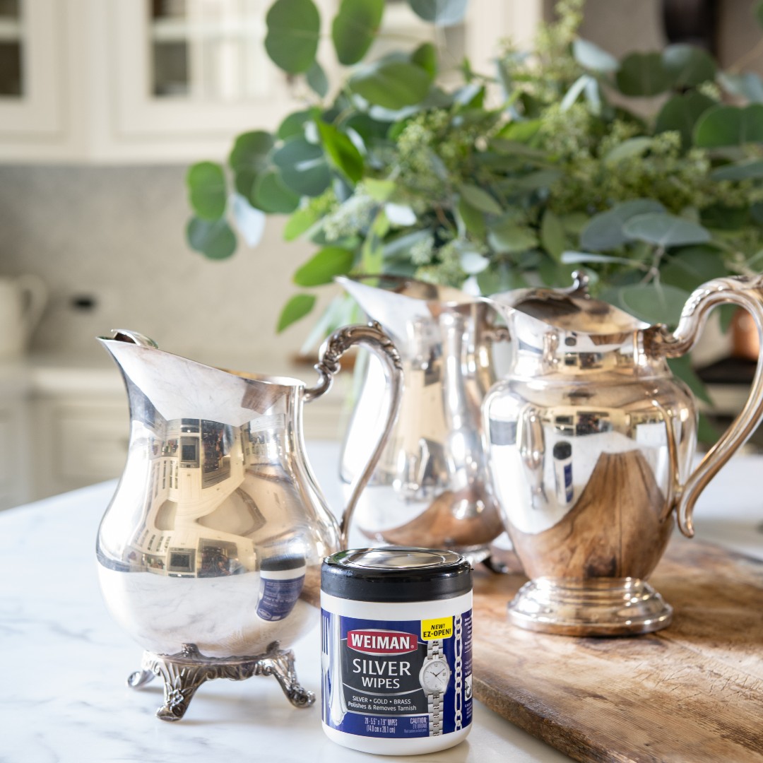 Whether it’s grandma’s silverware or your favorite silver pitcher keep it polish and tarnish-free with Weiman Silver Wipes. Learn more: bit.ly/3BbUhg1 
📸: @sanctuaryhomedecor