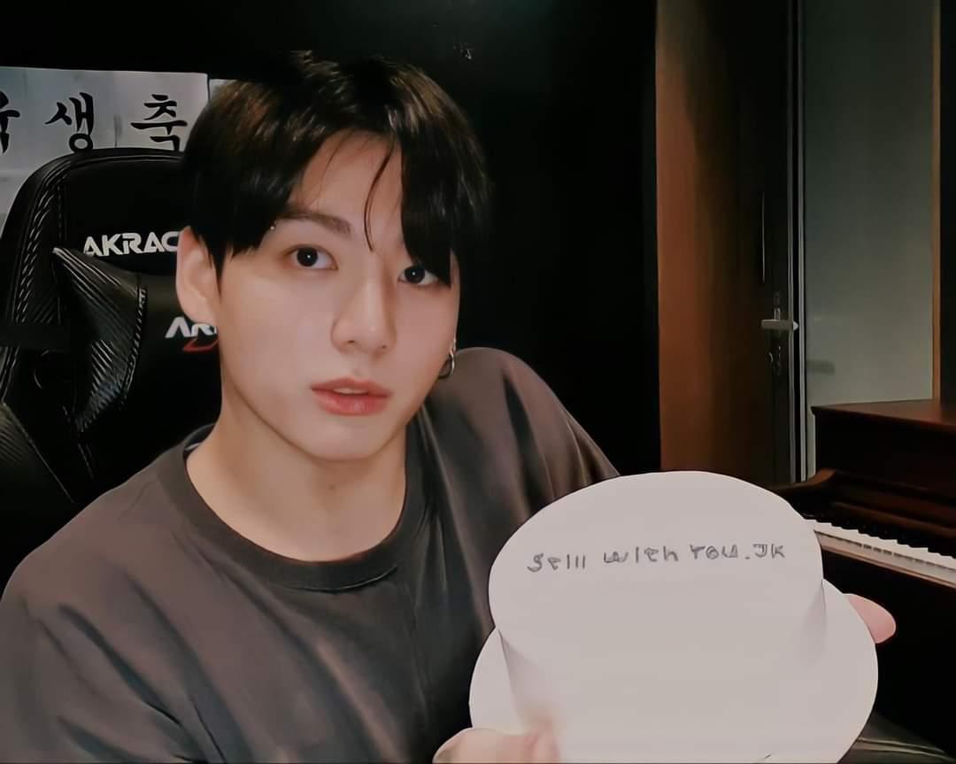LizyCva's tweet photo. Felíz cumpleaños Jungkook, te amo tanto tanto tantooooo<3 @BTS_twt https://t.co/GnTe0afNlB