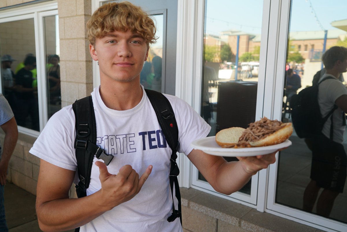 statetechmo's tweet photo. A few snapshots of some happy students from today's 2nd annual #overkillgrill! THERE IS STILL TONS OF Food... so come get some at the Osage County Community Center! https://t.co/X0gF48hZI8