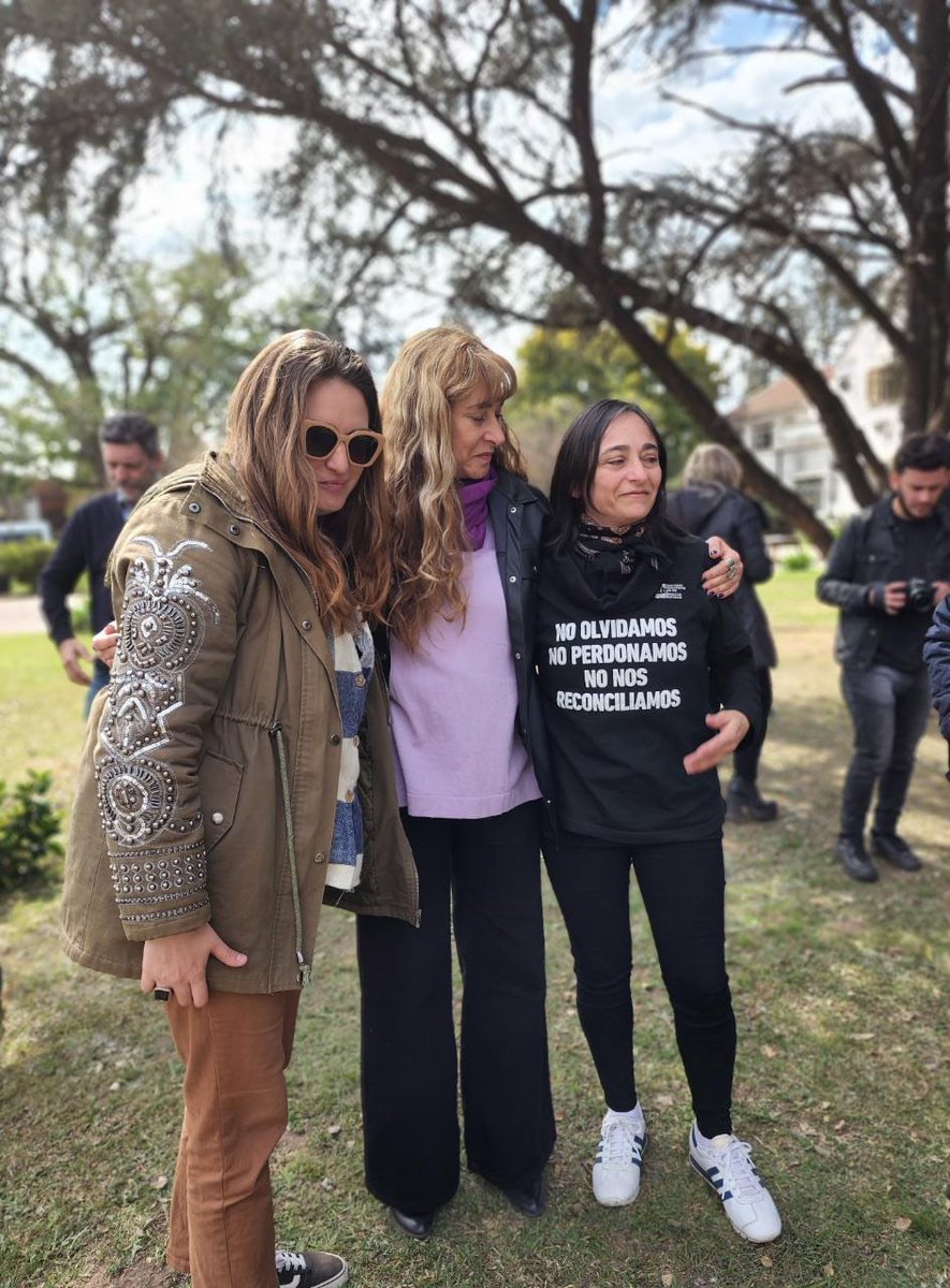 APDHArgentina's tweet photo. #PLANTAMOSMEMORIA
📣 En el día de ayer @ApdhRosario, invitada por @DDHH_SantaFe, estuvo presente en el acto homenaje por el Día Internacional de las personas víctimas de desapariciones forzadas, en el predio del Instituto Nacional de Enfermedades Respiratorias (INER). https://t.co/EfWAko408G