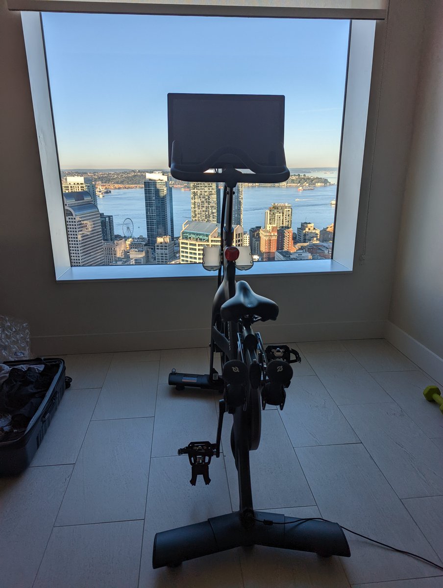 sdrunner's tweet image. Got a quick ride with a view of Elliott Bay before the day started. There's a heat advisory, so I have to plan out my training runs for the @EasyDaySports Thrive Half Marathon. 

#ThriveBR #BibChat #brpteamwest #bibravepro #runsd 

bit.ly/THRIVEBIBRAVE