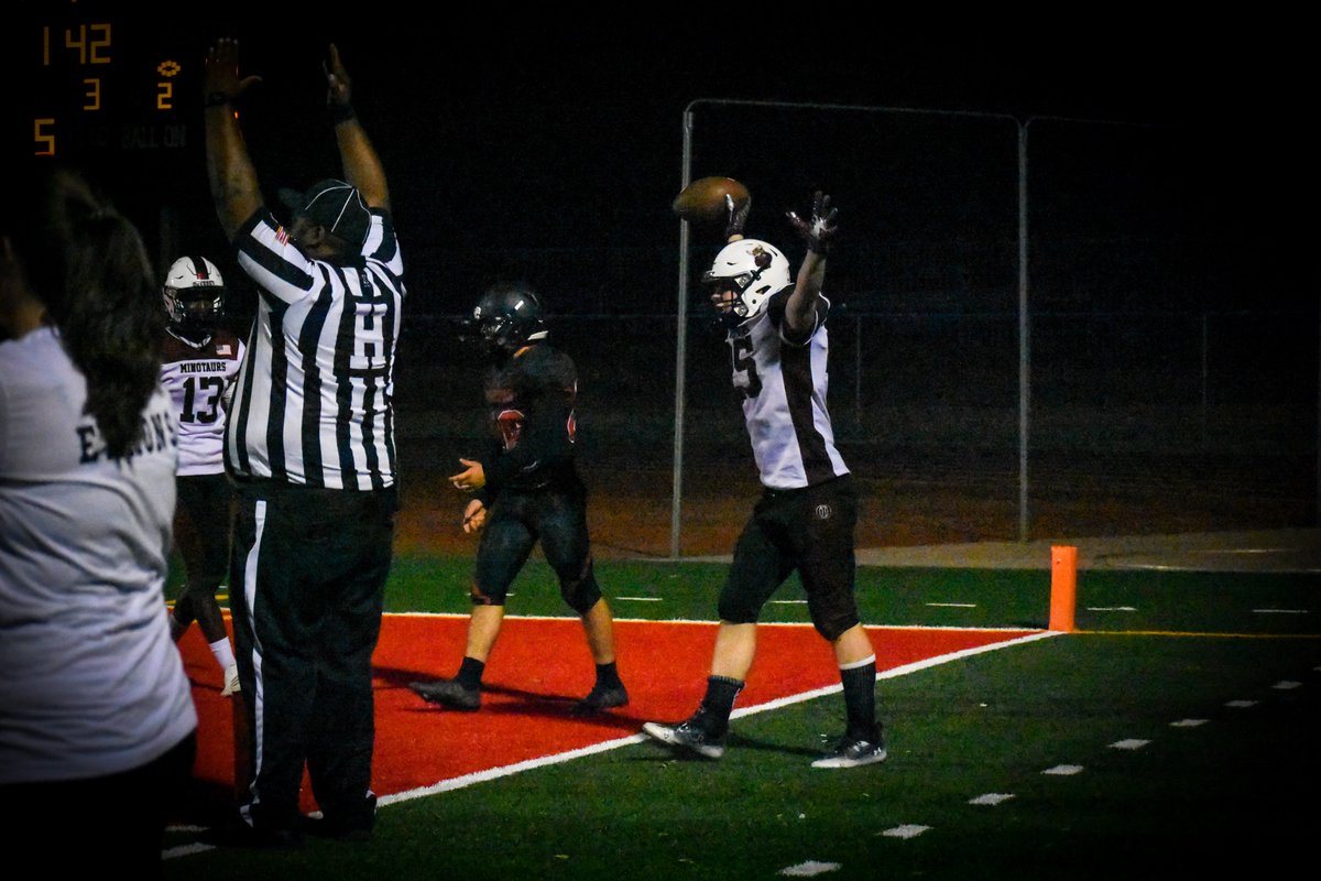 OIfootballbc's tweet photo. #playoftheday #25 @maddoxshancock for his Toe Drag Touchdown at the Tonopah Valley game Friday night. Maddox had 3 catches, 33 receiving yards and a #toedragtouchdown. @GOMINOTAURS #classof2024 https://t.co/ZXMfNTejXu