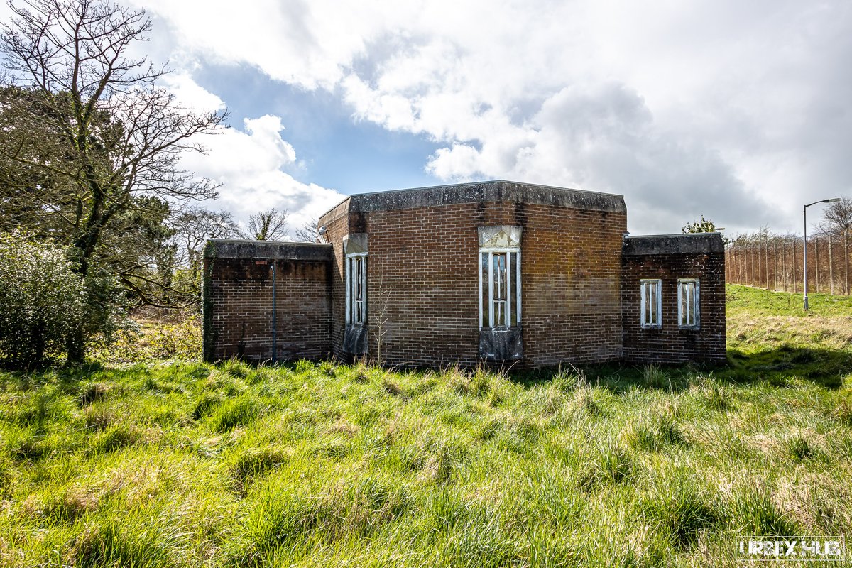 𝐋𝐢𝐬𝐧𝐞𝐯𝐢𝐧 𝐓𝐫𝐚𝐢𝐧𝐢𝐧𝐠 𝐒𝐜𝐡𝐨𝐨𝐥 - 𝐓𝐡𝐞 𝐂𝐡𝐮𝐫𝐜𝐡

Juvenile delinquents attended Sunday service here in the secure grounds of Lisnevin with 1 service for  Catholic inmates and 1 service for Protestant inmates.

Full report here:
urbexhub.com/lisnevin-train…

#urbex