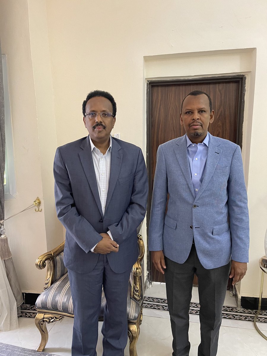 Waxay isla garteen inay walaalo yihiin dalkana wada rabaan si wada jirana u hagaajiyaan wixii khaldamayna wada saxaan <a href="/AnalystSomalia/">Abdirashid Hashi</a> <a href="/M_Farmaajo/">Mohamed Farmaajo</a>