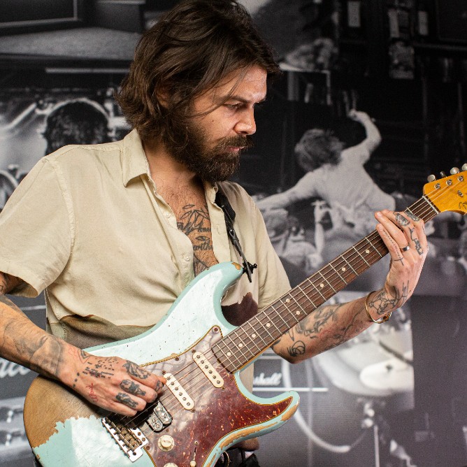 Also want to send big happy birthday wishes to the lovely gent that is Simon Neil of Biffy Clyro! 