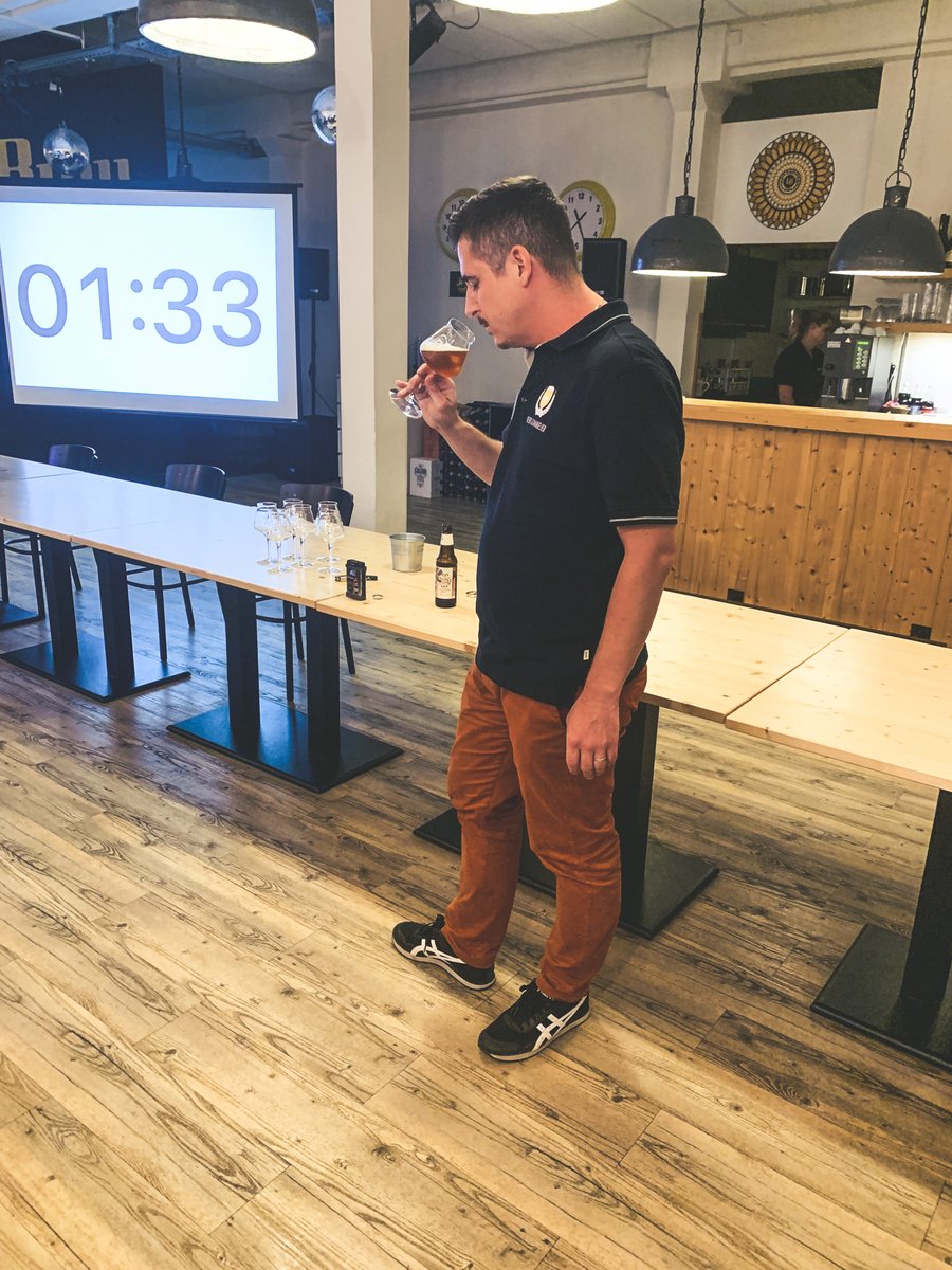 info_bier's tweet photo. Heute trafen sich die besten Bier-Sommeliers der Schweiz zum Training für die Weltmeisterschaft der Bier-Sommeliers, welche am 11.9.2022 in München stattfindet.  Sie übten die Bierpräsentation und stellten dem anwesenden Fachpublikum spezielle Biere auf gekonnte Weise vor. https://t.co/DAOlPFimGe