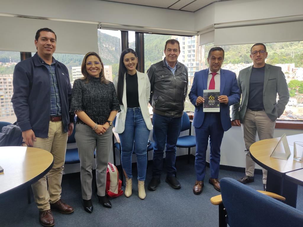 coomunal's tweet photo. Fortalecer nuestros procesos es parte de nuestra misión,  Agradecemos el acompañamiento de la @_supersolidaria y sus funcionarios para que la cooperativa de las juntas de acción comunal siga creciendo. @MinHacienda https://t.co/rF73y9gRtF