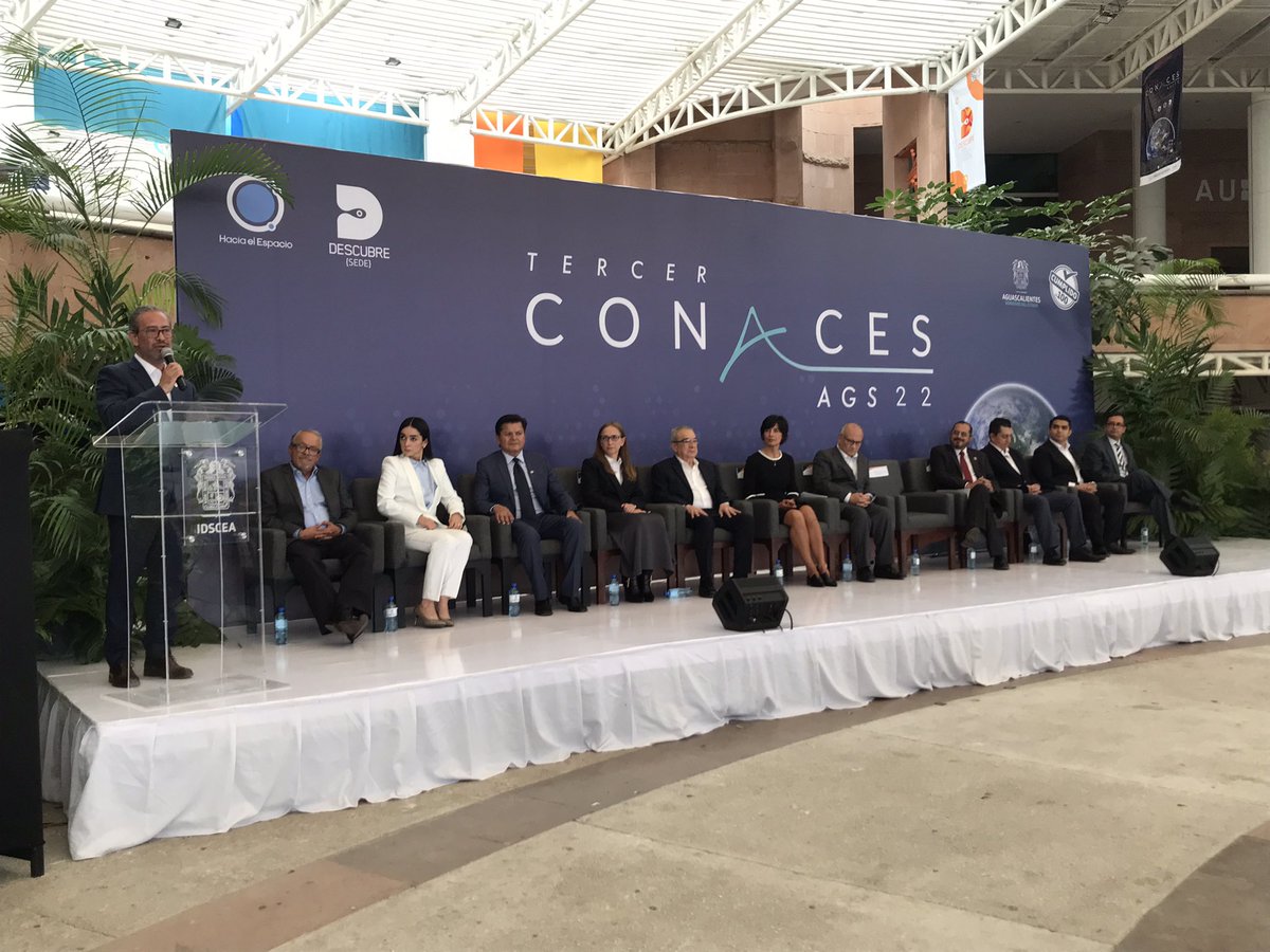 haciaespacioAEM's tweet photo. Mtro. Genaro Montes Díaz, Subsecretario de Desarrollo Económico del Estado de Querétaro en el lanzamiento de la Constelación #AzTechSat en #CONACES22. https://t.co/uGOdpyHkUT