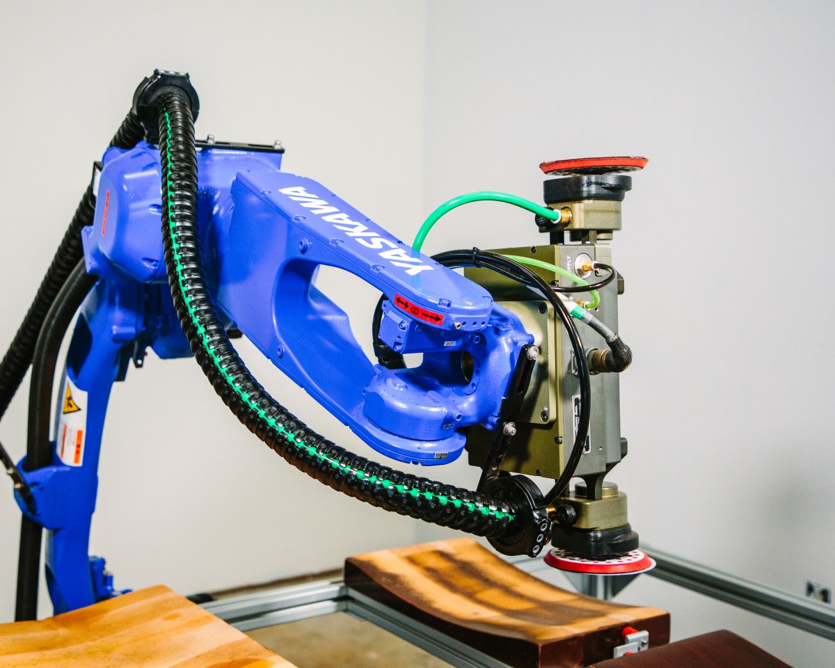 ReadyRobotics's tweet photo. Robotic sanding. Built with hardware from our partner #PushCorp , mounted to a @Yaskawa_Motoman robot. https://t.co/PIBI9GD6OC