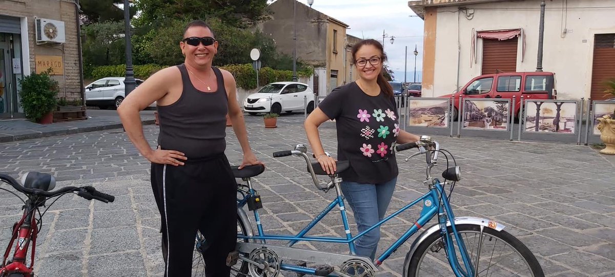 Iovedoconlemani's tweet photo. https://t.co/BBkFYxk32S
⏰ Appuntamento come al solito da TandemTime di Vittorio Brizzi a Vibo Marina e poi…
Si parte 🚴♀️🚴♀️🚴♀️
#iovedoconlemani #TandemTime #grazievittorio https://t.co/H4ycXdJQSx