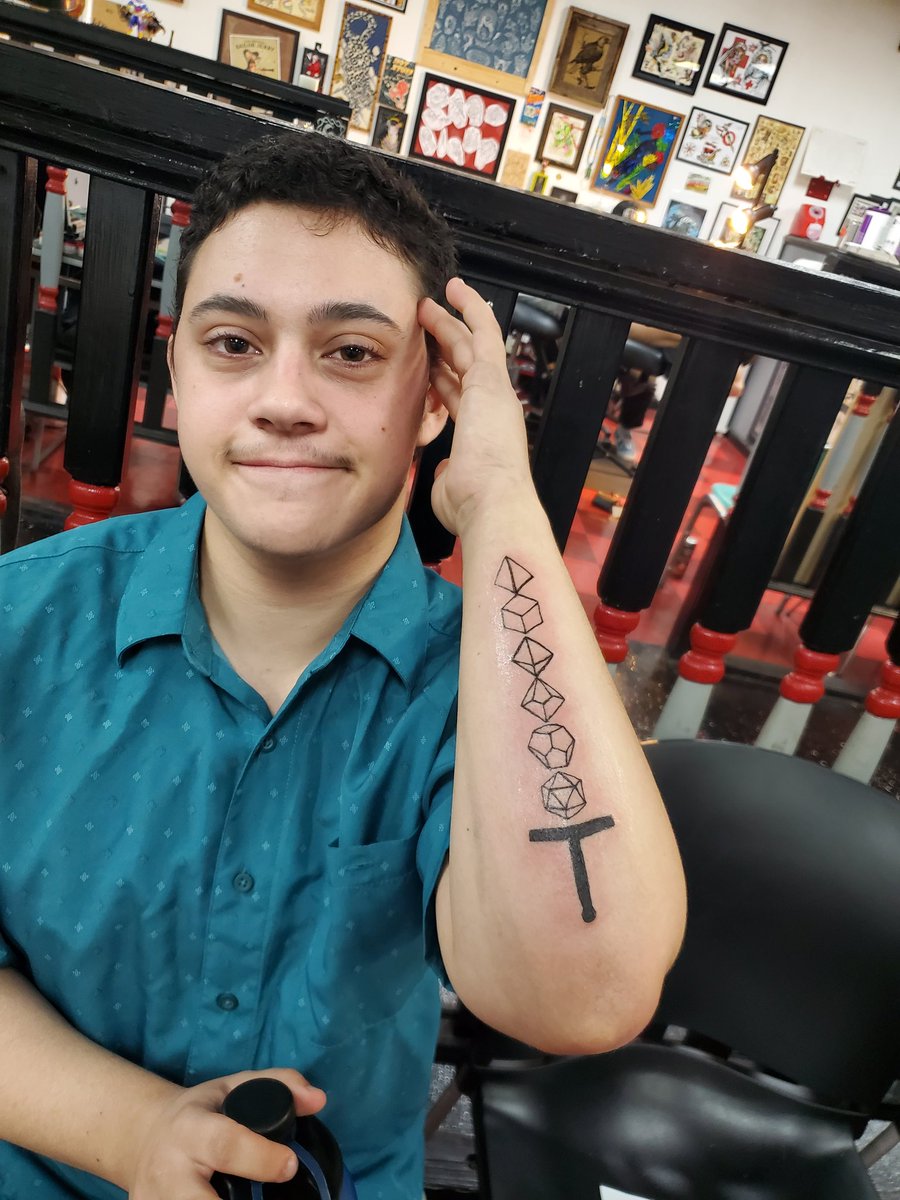 The_BlueLady's tweet photo. Stop into my booth at AWOL custom tattoo and lemme practice on you!!! #ink #inked #tat #tattoo #d20 #dice #sword #linework https://t.co/ZkAHDGUpLw