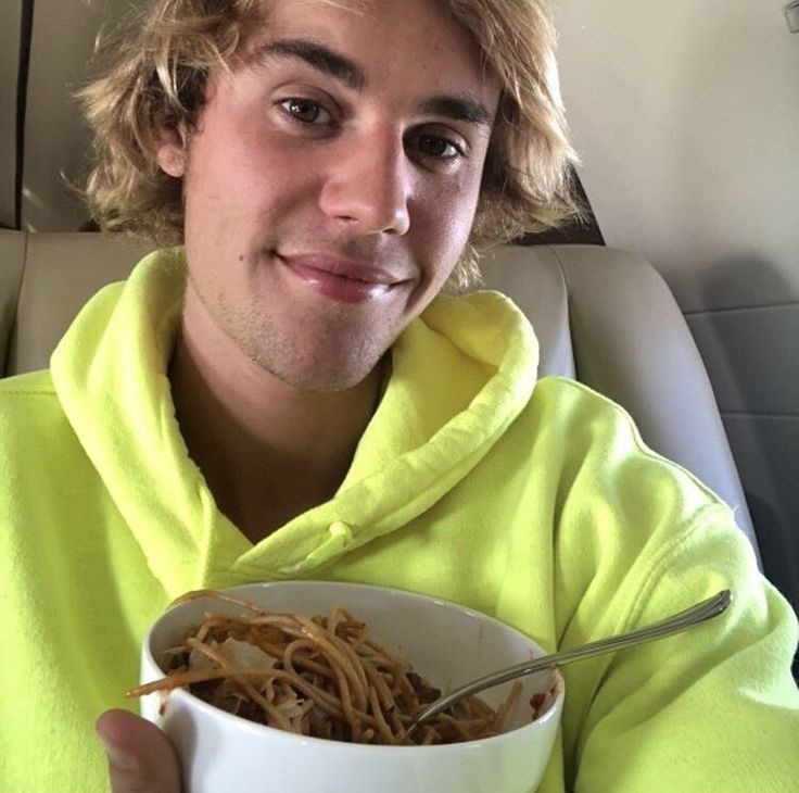 drewgIows's tweet photo. te amo justin bieber con personalidad de golden retriever https://t.co/LD5hlIT5NL