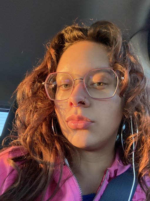 Before/after work 🖤 1 like = I MIGHT leave my house today https://t.co/aAGlkIM2DH