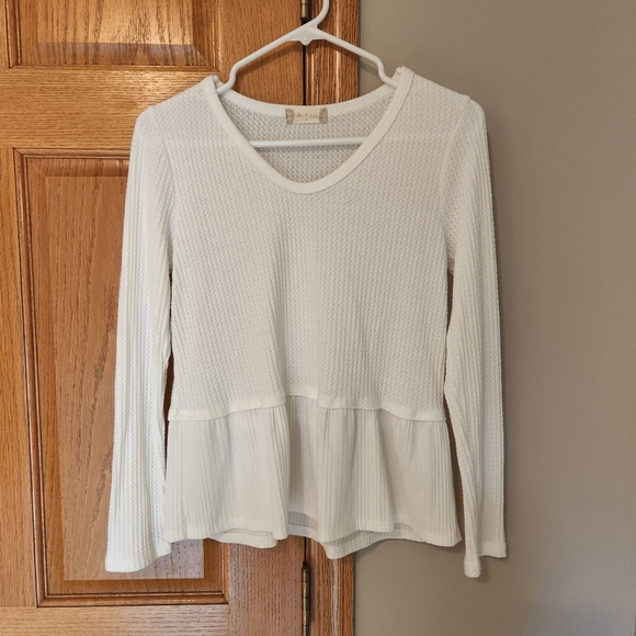DonnaRinger3's tweet photo. So good I had to share! Check out all the items I'm loving on @Poshmarkapp #poshmark #fashion #style #shopmycloset #jonesstudio #altardstate #merona: https://t.co/v2idreto88 https://t.co/90fGXlSEa8
