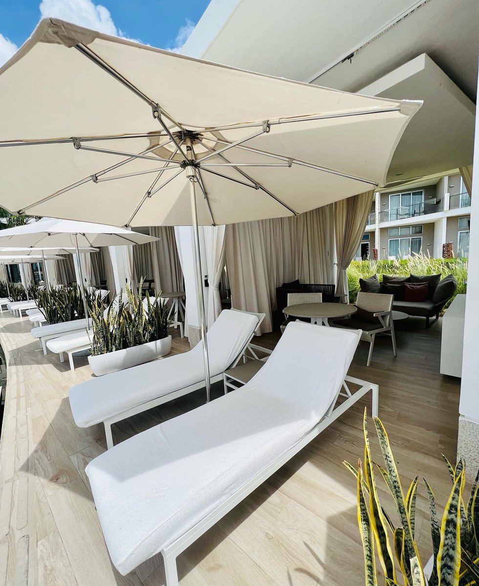 TwoHeartsErika's tweet photo. Ooooow-weeee! The cabana life for me😍 If you want to splurge a bit while on vacay, this is definitely worth it. Who’s ready to book their getaway? 🌞#LeBlancLosCabos https://t.co/8aNjnEg4G8