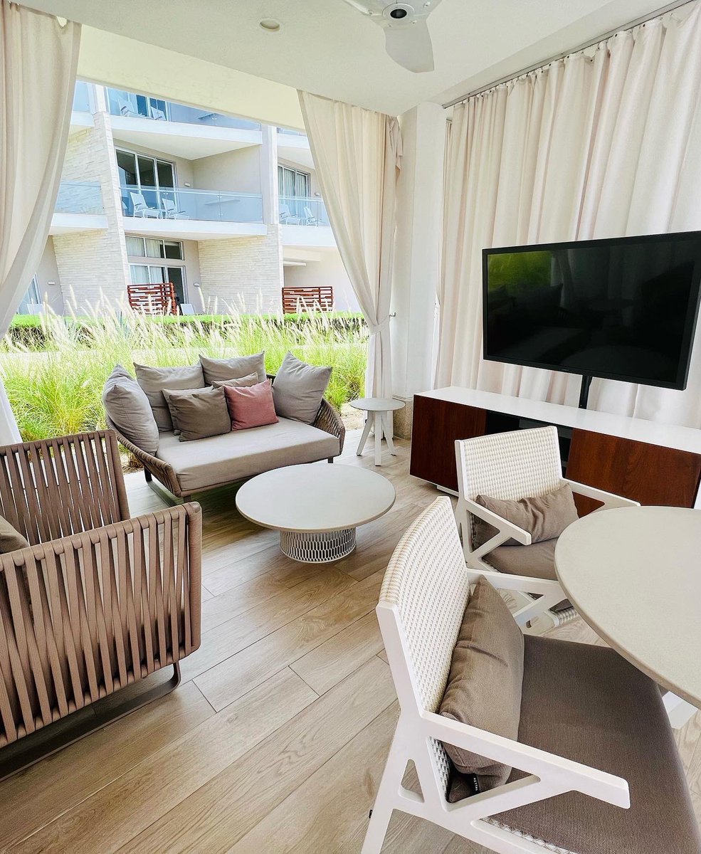 TwoHeartsErika's tweet photo. Ooooow-weeee! The cabana life for me😍 If you want to splurge a bit while on vacay, this is definitely worth it. Who’s ready to book their getaway? 🌞#LeBlancLosCabos https://t.co/8aNjnEg4G8