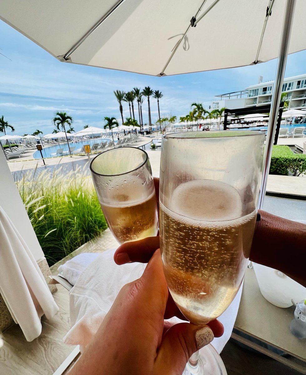 TwoHeartsErika's tweet photo. Ooooow-weeee! The cabana life for me😍 If you want to splurge a bit while on vacay, this is definitely worth it. Who’s ready to book their getaway? 🌞#LeBlancLosCabos https://t.co/8aNjnEg4G8