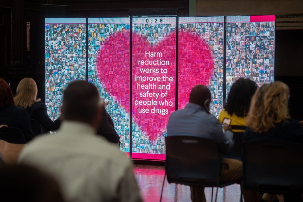 Dr. Kelly Henning (@drkellyhenning) on Twitter photo Approx. 75% of drug overdose deaths involve opioids, resulting in 135+ Americans dying from opioids every day. On #OverdoseAwarenessDay and every day, <a href="/BloombergDotOrg/">Bloomberg Philanthropies</a> is working to combat the overdose crisis with 7 states across the country using a three-tiered approach: Approx. 75% of drug overdose deaths involve opioids, resulting in 135+ Americans dying from opioids every day. On #OverdoseAwarenessDay and every day, <a href="/BloombergDotOrg/">Bloomberg Philanthropies</a> is working to combat the overdose crisis with 7 states across the country using a three-tiered approach: