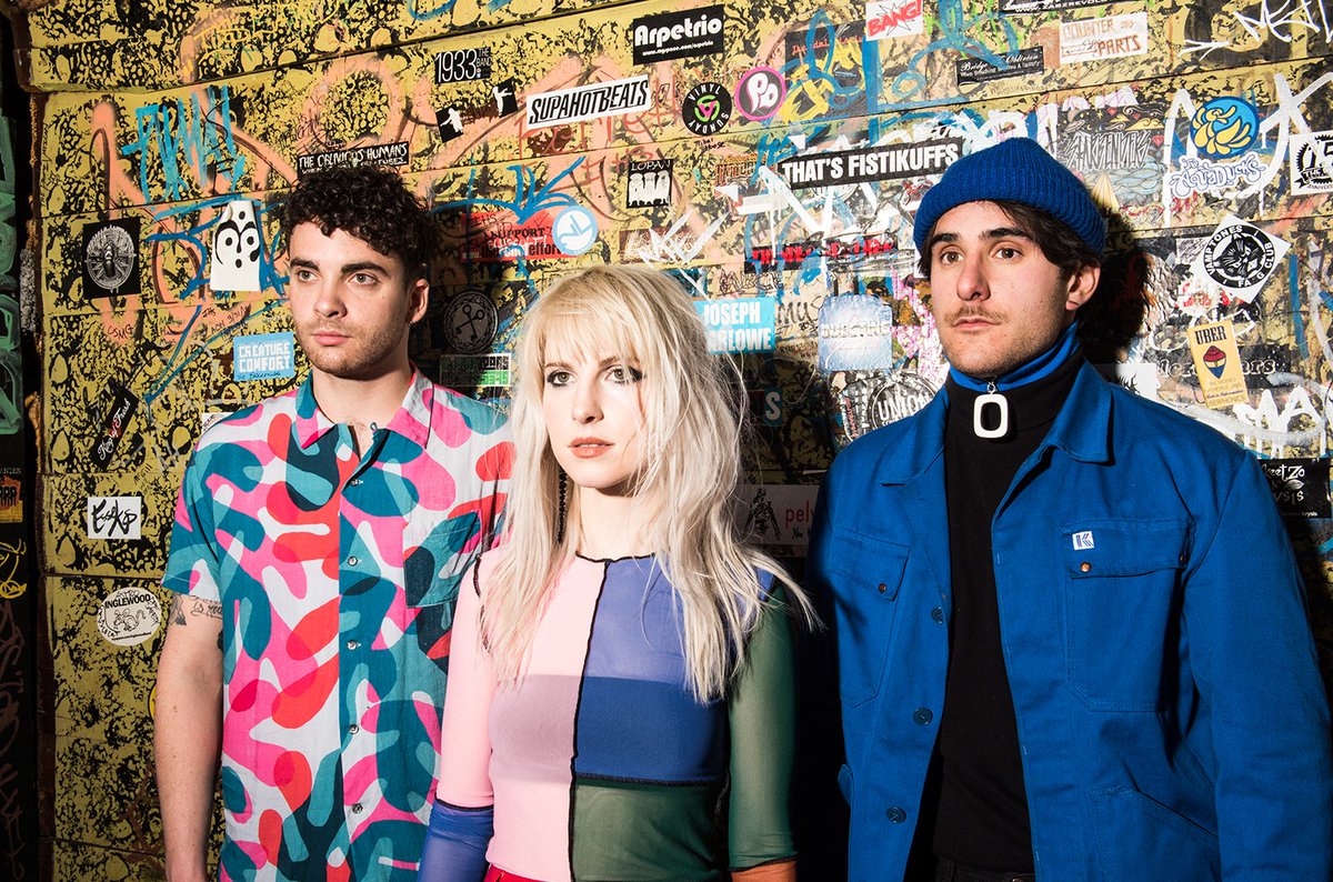 ParamoreMX's tweet photo. ¿Sabemos con certeza si el single saldrá en septiembre?
Su gira por los Estados Unidos comienza el 2 de octubre y cualquier banda necesitaría material nuevo para esa fecha. Sin embargo, las fechas pueden cambiar por varias razones. ¿Están listos para la nueva era? #6MOREISCOMING https://t.co/BSKfY9K0Qd