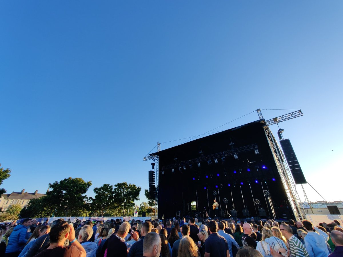 Time for @DavidCClements at <a href="/openhousefest/">Open House</a> 🤘
#NIMusic