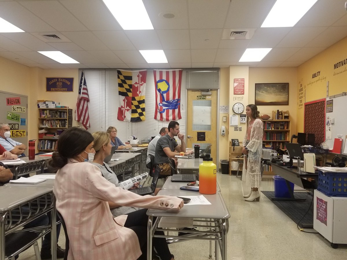 LinganoreCte's tweet photo. FFA member Sierra practices the Creed with the CTE teachers in preparation for the National competition https://t.co/fGDWWrPVM6
