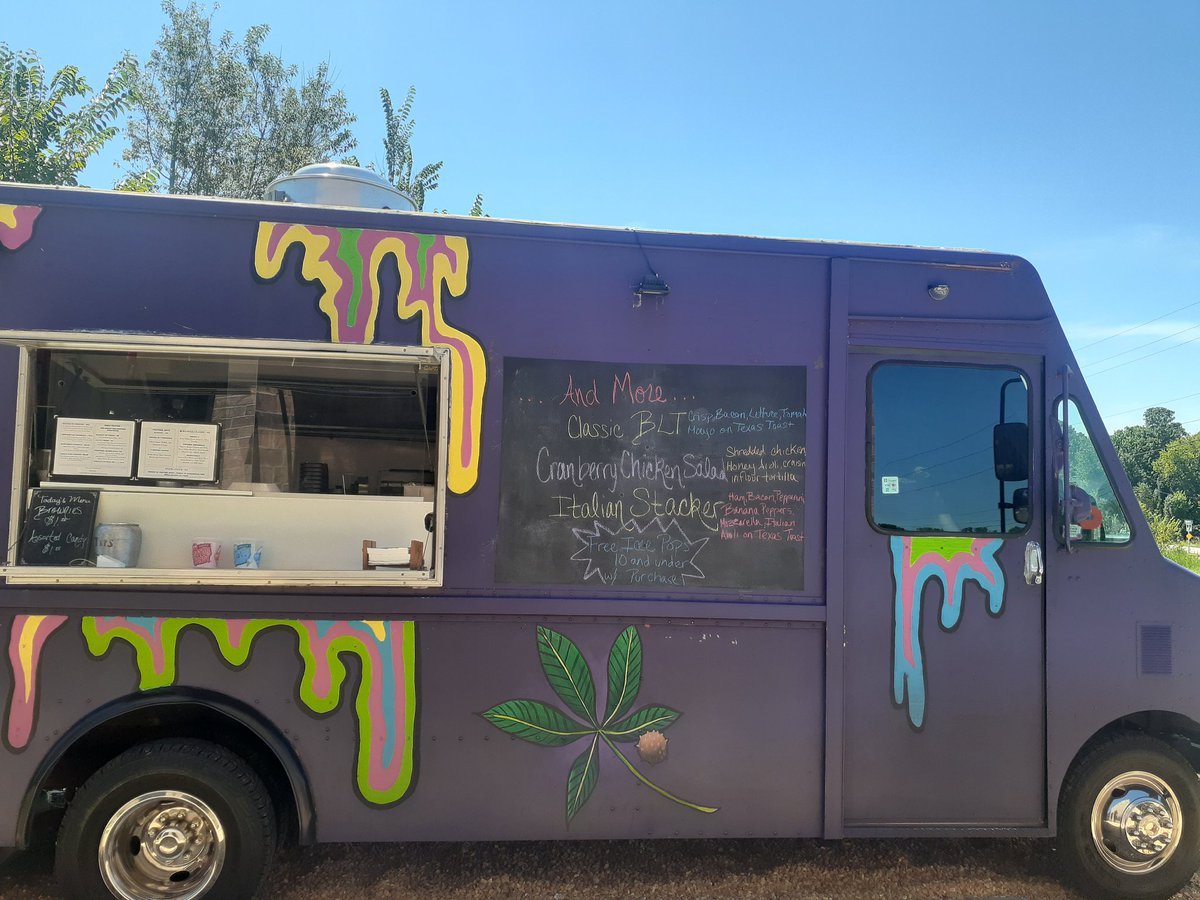 AndiSnack's tweet photo. Chalk Board Specials!  #BREAKING #Wednesday #food https://t.co/928wjD6f0l
