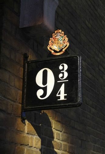 potterheaddv's tweet photo. 1 Eylüllll Hogwarsta dersler başlıyor
Aşırı mutluyum herkes gitmeye hazırsa 9¾ peronuna... Nasıl gideceğinizi biliyorsunuzdur heralde...
#harrypotter #hogwarst https://t.co/YhGx0WMY91