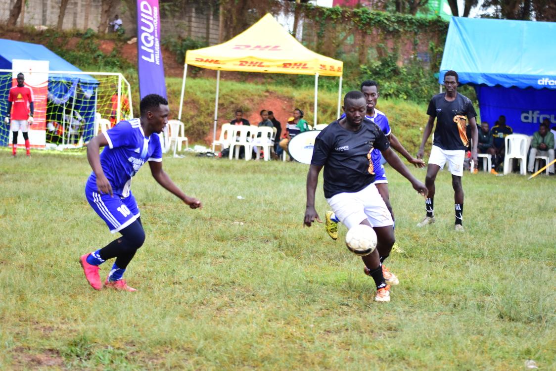 UgandaCorporate's tweet photo. ๐ธ missed โฝ action as @UgandaBreweries taking #GraphicsSystems during this last concluded 7th outing .
#WeAreBringingCommunitiesTogtherThroughSports https://t.co/Nfo7T6XTbZ
