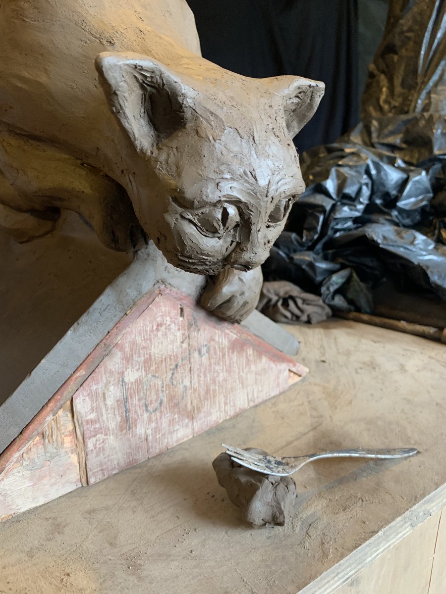 It's not a mouse just the fork and clay you were born from #HandmadeHour #CatsofTwittter