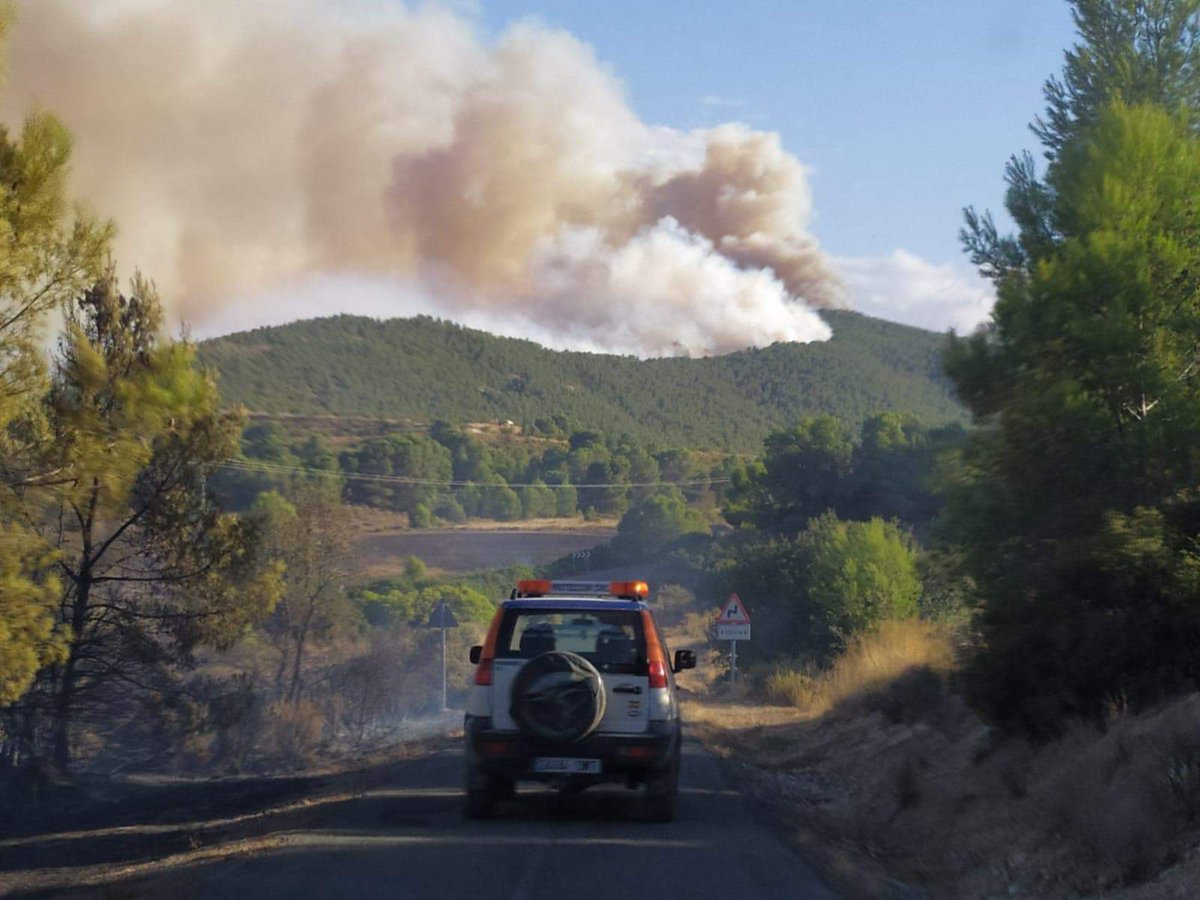 Raul1722's tweet photo. 29/08/2020 #IFMULA
Se declaraba un incendio forestal que afectaría a los términos municipales de Mula, Cehegín y Bullas. En su mayoría a la Sierra de la Silla
En el momento de recibir el aviso varios voluntarios y profesionales nos sumamos a las labores de extinción y logística. https://t.co/v0gZAhAoQ9