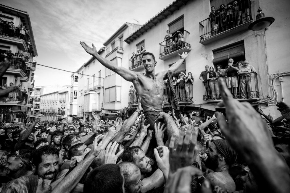 venecianismo's tweet photo. 🤚🏿 EL CASCAMORRAS DE BAZA Y GUADIX (HILO):

Este 6 de septiembre, vuelve la Fiesta del Cascamorras de Baza y Guadix, la cual cuenta con más de 525 años de historia y un testigo de excepción como es Miguel de Cervantes. Sin duda, una de los festejos más singulares de España (+) https://t.co/FJ8OUO6n7f