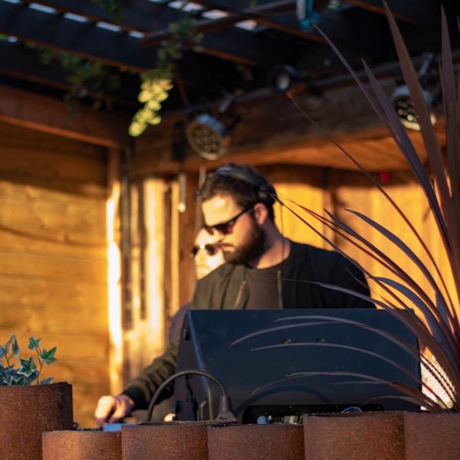 🚨 Mix Series 042 🚨

Ep.42 of the series 🙌  we continue to push new DJs monthly and this month we welcome Muzicnt to MCR with an hour long mix to send you into September two stepping 💃 🕺🏻 

Listen now 👉 bit.ly/mix-series-042

#uklabel #mcrcollective #mcr #housemusic #house