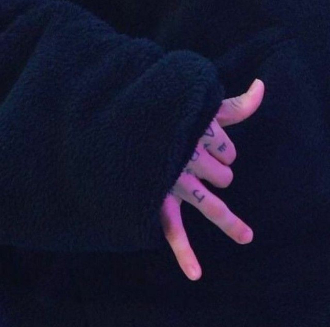 KOOOGRLFRND's tweet photo. jungkook's beautiful hands

tred; https://t.co/Cg4QGeLKKG