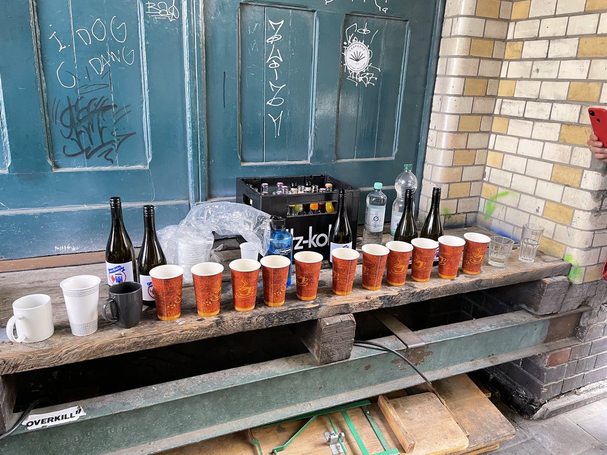 Yeah. Es ist vollbraucht.🎉Heute erfolgte die Übergabe der Lause10+11 an EinefürAlle #efa / uns #Lause Das jahrelange treffen, planen, streiten, strecken, trinken und träumen hat sich gelohnt.Tausend Dank an den tollen 💚Support💜 für eure/unsere Lause. Jetzt geht es erst los.