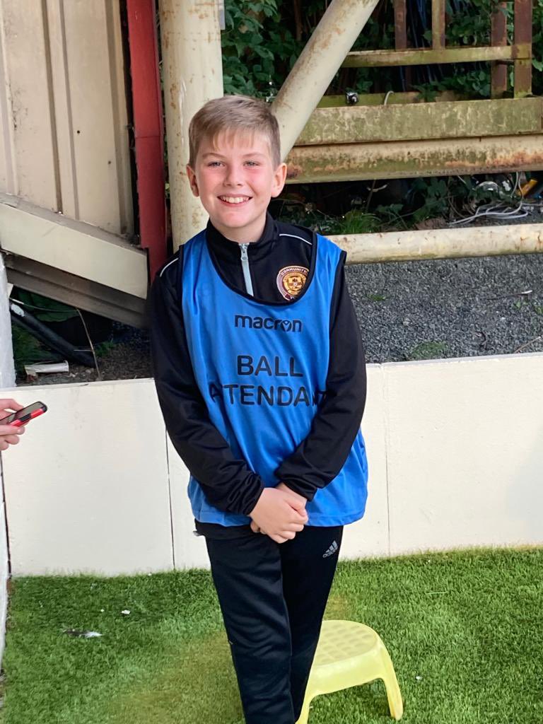 ntm1974's tweet photo. @MotherwellFC @TheWellSociety Motherwell’s newest ball attendant raring to go #siwy #goRoss https://t.co/GXZuj4Zq1K