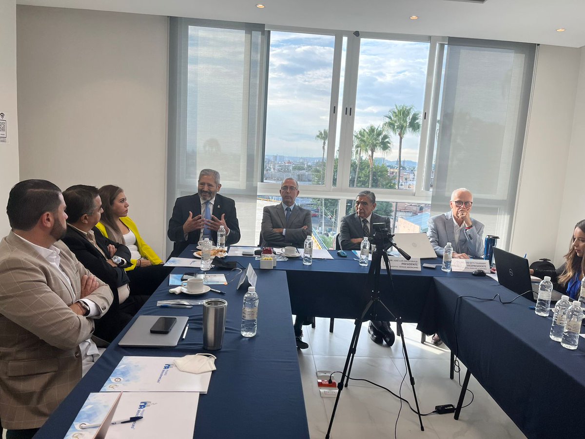 camejall's tweet photo. Participamos en la reunión mensual de la Asociación de Hospitales Particulares con el tema "Responsabilidad legal de la Institución en un acto Médico" https://t.co/sVy1e0O39e