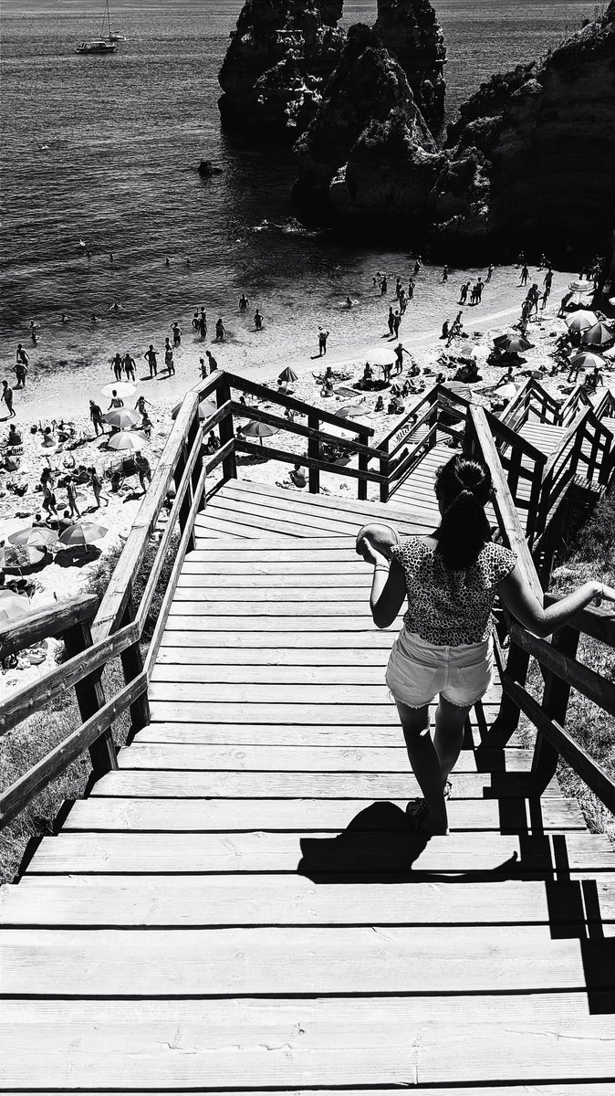 Jjmanuel8's tweet photo. Algarve, 2022
#photo #praiadocamilo #shadow #bnwphotography #playa #Black #noir #stairs https://t.co/HJxdLFEl22
