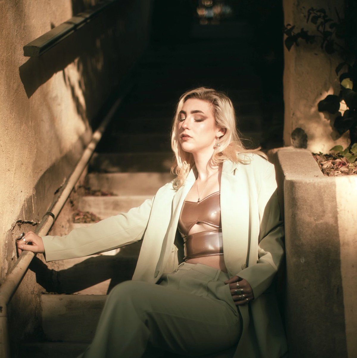 “Busy!” is out now!!

li.sten.to/bashlow

co-written/produced by <a href="/masonmaggio/">mason maggio</a> 
mixed/mastered by @mixedbyziptye 
cover art by <a href="/megmeyer/">meg</a>