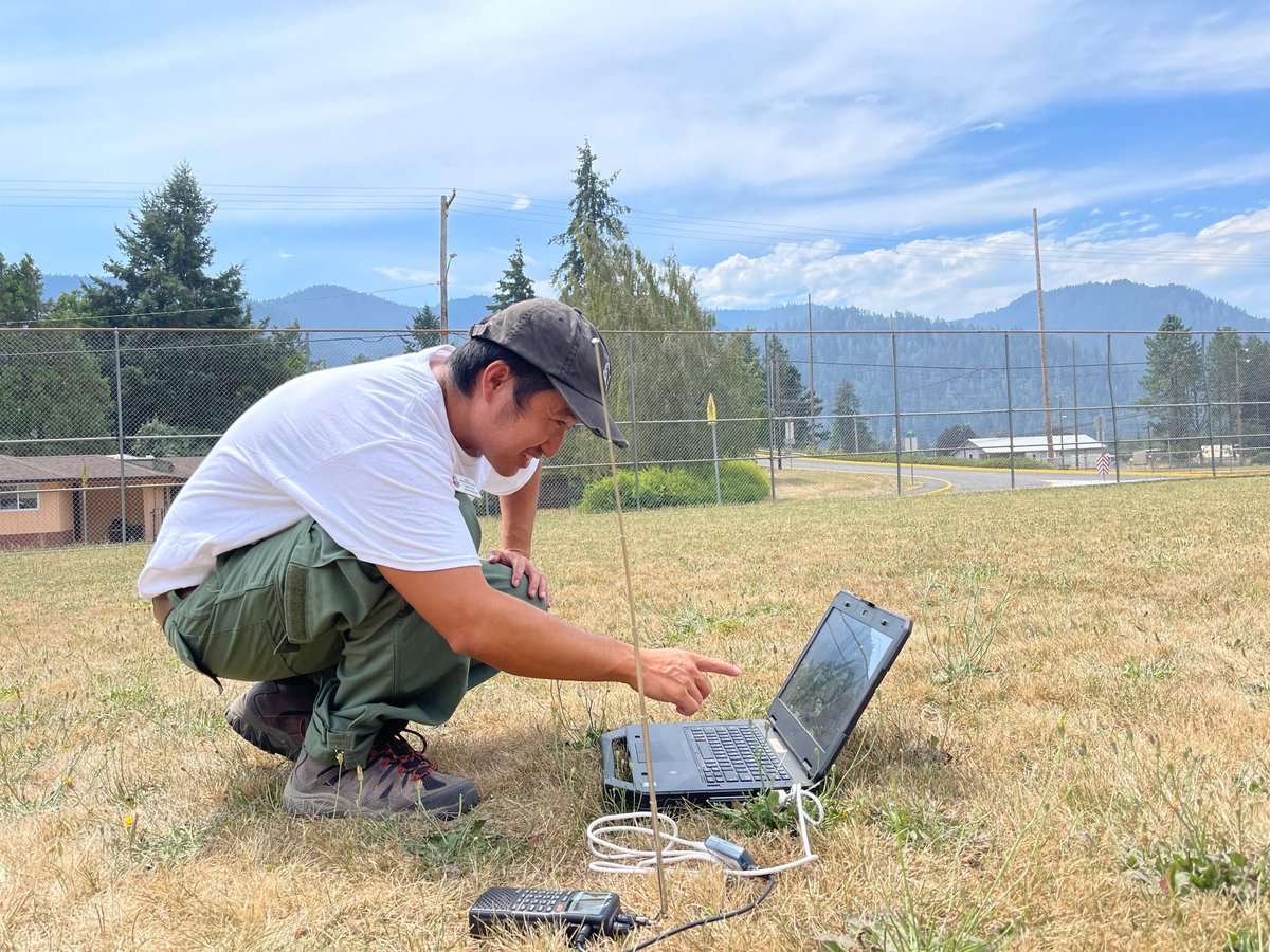 NWCCInfo's tweet photo. Wildland 🔥fire incidents have access to drones, air tankers, helicopters…and 🎈BALLOONS! 🎈 Often times meteorologists assigned to fires will launch them on fires to see site specific data that is otherwise impossible to get.
#cedarcreekfire
#windigofire
#whiteriverfire https://t.co/w7bLPbyuXP